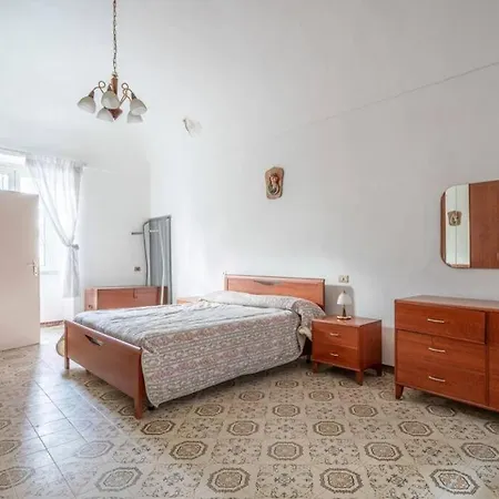 Casa Di Za' Rosina Feriehus *